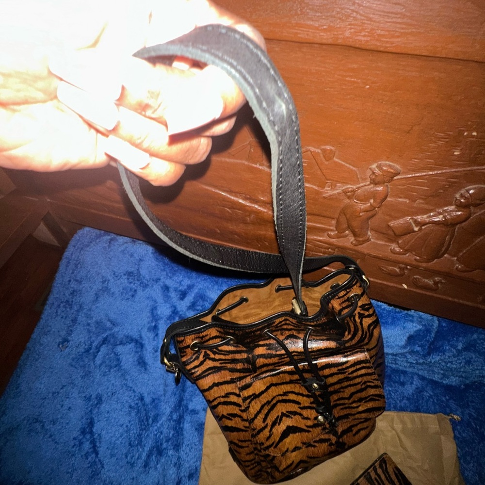 Patricia Nash Tiger Print Shoulder Bag with Pouch - Picture 4 of 5